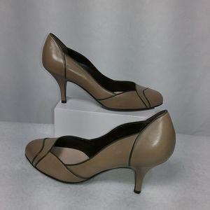 Salvatore Ferragamo women's pump shoe size 5 1/2